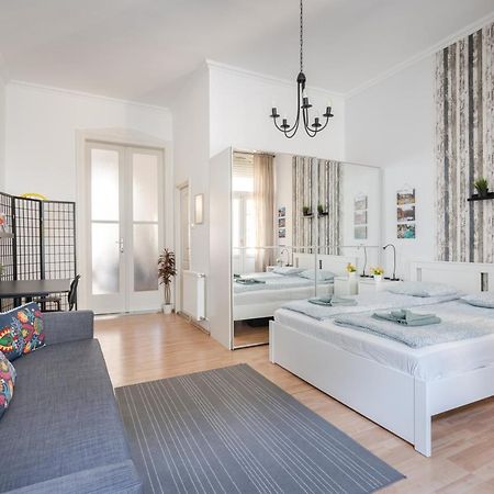 K10 - Kazinczy Street Heritage Suite - Best Location By Bqa Budapest Bagian luar foto