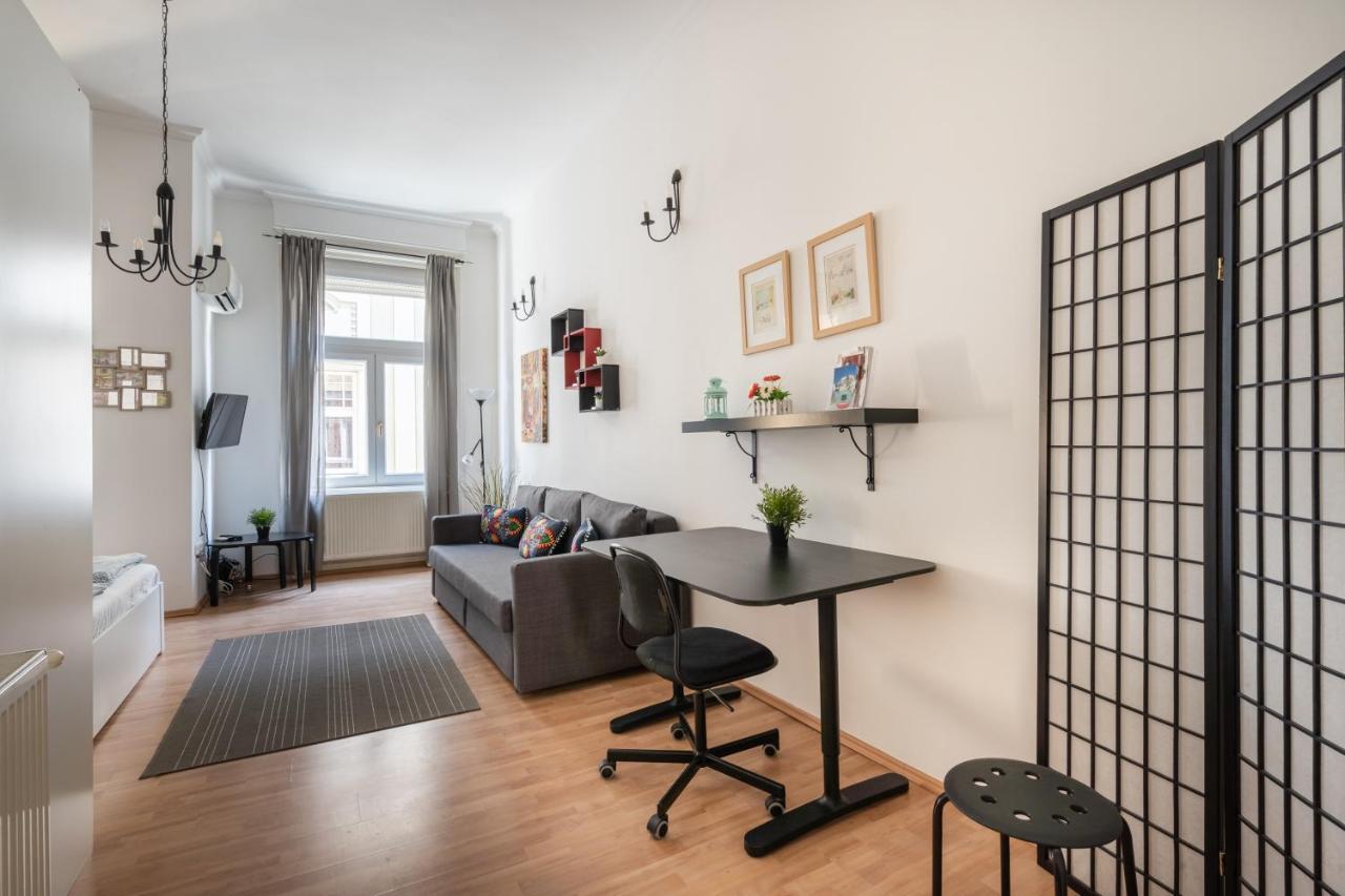 K10 - Kazinczy Street Heritage Suite - Best Location By Bqa Budapest Bagian luar foto