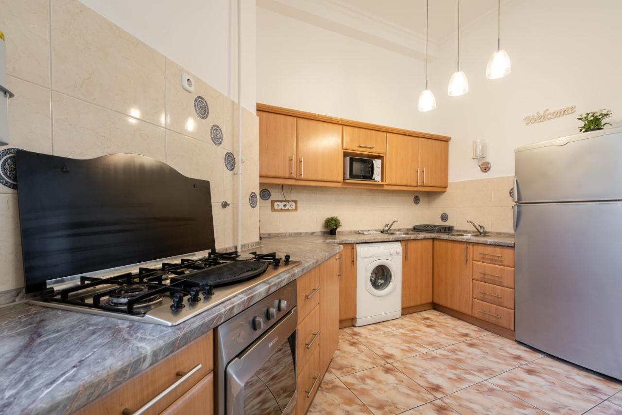 K10 - Kazinczy Street Heritage Suite - Best Location By Bqa Budapest Bagian luar foto