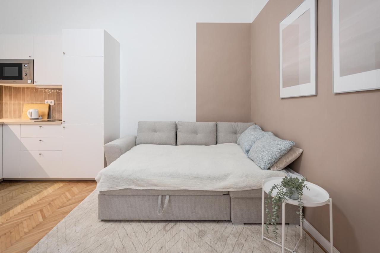 K10 - Kazinczy Street Heritage Suite - Best Location By Bqa Budapest Bagian luar foto