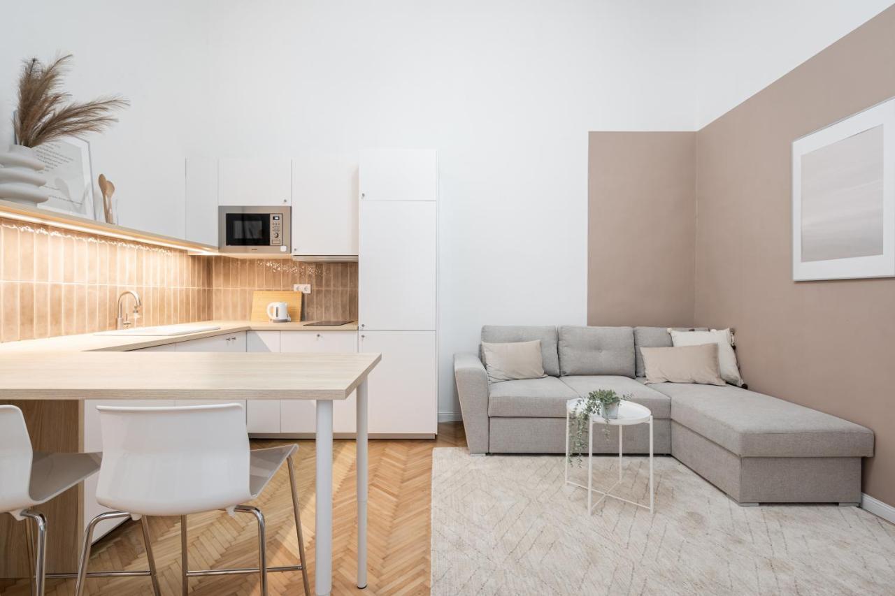 K10 - Kazinczy Street Heritage Suite - Best Location By Bqa Budapest Bagian luar foto